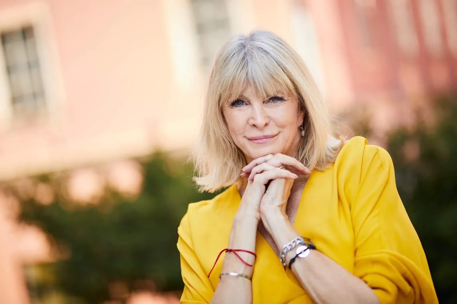 Marisa Peer wearing her signature yellow top